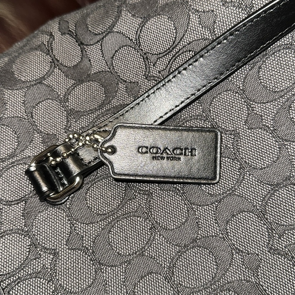 ***SOLD** NWOT Coach Canvas & Leather Signature Gallery Tote - Picture 15 of 15